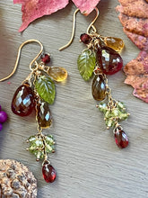 Carica l'immagine nel visualizzatore di Gallery, Spessartite Garnet Cluster Earrings