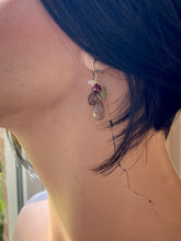 Carica l'immagine nel visualizzatore di Gallery, Chocolate Moonstone Cluster Earrings