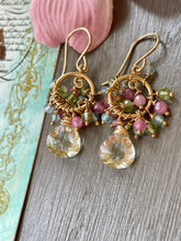 Carica l'immagine nel visualizzatore di Gallery, Lemon Quartz Cluster Earrings