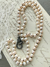Carica l'immagine nel visualizzatore di Gallery, Baroque Pearl Necklace