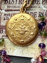 Load image into Gallery viewer, French Antique Flower Basket Locket