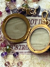 Load image into Gallery viewer, French Antique Flower Basket Locket