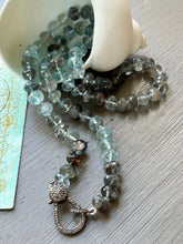 Charger l&#39;image dans la galerie, Moss Aquamarine Necklace with Pave Diamond Clasp