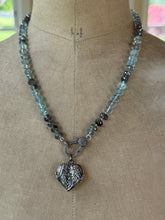 Charger l&#39;image dans la galerie, Moss Aquamarine Necklace with Pave Diamond Clasp
