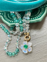 Carica l&#39;immagine nel visualizzatore di Gallery, Rainbow Moonstone and Emerald Carved Flower Necklace