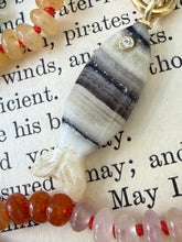 Cargar imagen en el visor de la galería, Calcite Fish Necklace