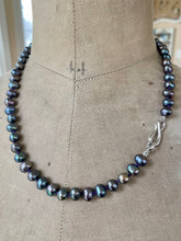 Load image into Gallery viewer, Sterling Silver Peacock Pearl Necklace