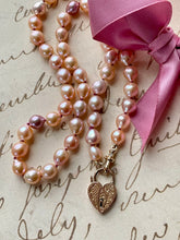 Charger l&#39;image dans la galerie, 14k Peach Petite Baroque Pearls