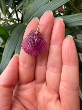 Charger l'image dans la galerie, 14k Carved Pink Tourmaline Scallop Shell Charm