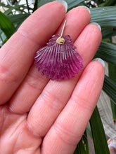 Charger l'image dans la galerie, 14k Carved Pink Tourmaline Scallop Shell Charm