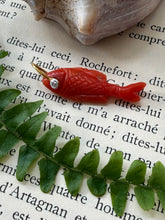 Carica l'immagine nel visualizzatore di Gallery, 14k Carved Italian Coral Fish Charm 2