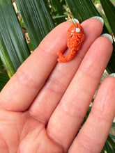 Carica l'immagine nel visualizzatore di Gallery, 14k Carved Italian Coral Fish Charm 3