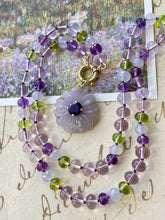 Charger l&#39;image dans la galerie, 14k Carved Chalcedony and Amethyst  Flower Necklace