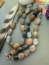Charger l'image dans la galerie, 14k Sunstone and Moonstone Pebble Necklace