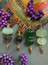 Charger l'image dans la galerie, 14k Carved Serpentine Pumpkin Pendant