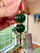 Charger l'image dans la galerie, 14k Carved Serpentine Pumpkin Pendant