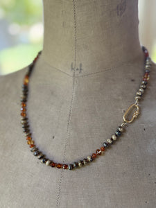 14k Schalenblende and Garnet Necklace