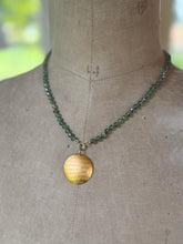 Carica l&#39;immagine nel visualizzatore di Gallery, Love Sonnet Disc Pendant