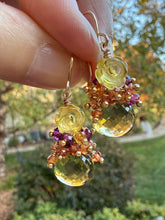 Carica l'immagine nel visualizzatore di Gallery, Carved Citrine and Olive Quartz Earrings