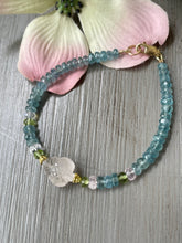 Cargar imagen en el visor de la galería, Teal Kyanite and Morganite Skinny Stack Bracelet