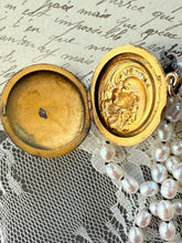 Load image into Gallery viewer, Vintage Paste Locket