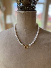 Cargar imagen en el visor de la galería, Freshwater Pearl Silk Necklace