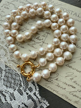 Cargar imagen en el visor de la galería, Freshwater Pearl Silk Necklace