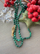 Cargar imagen en el visor de la galería, Malachite Hand Knotted Necklace